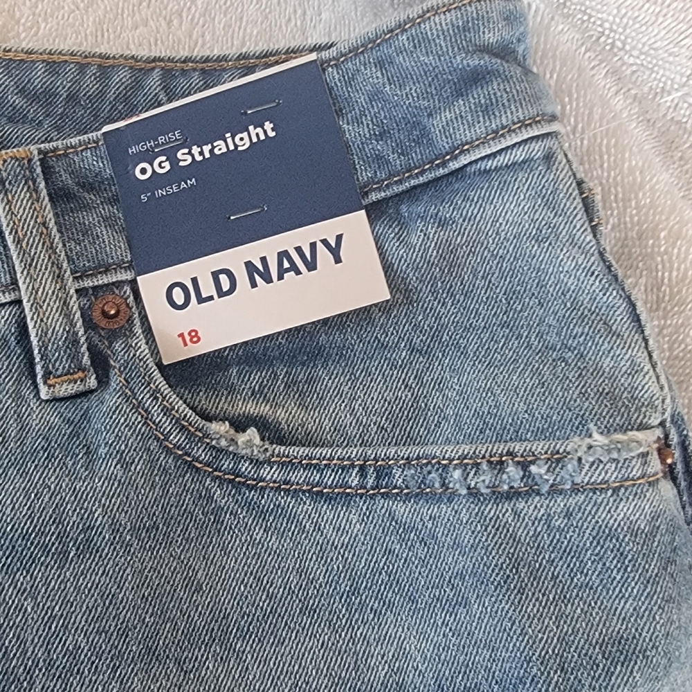 OLD NAVY HIGH RISE OG STRAIGHT 5" INSEAM SHORTS - Picture 5 of 9